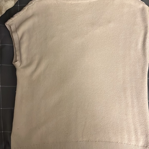 Cream sweater vest - Picture 2 of 2